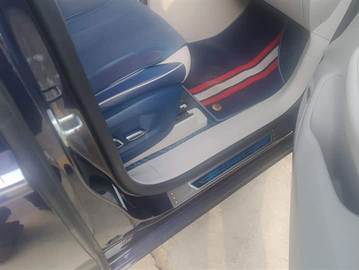 Roewe iMax 8 2022 2022款 400TGI 欢聚版