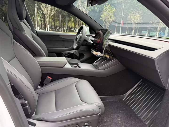 Tesla Model Y 2025 2025款 长续航全轮驱动版