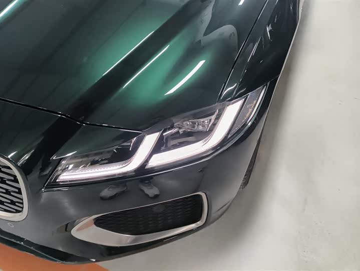 Jaguar XF L 2024 2024款 2.0T P250 两驱尊享豪华版