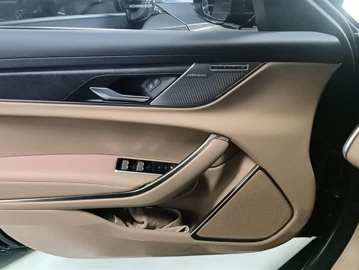 Jaguar XF L 2024 2024款 2.0T P250 两驱尊享豪华版