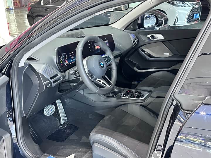 BMW 2 Series 2025 2025款 225L M运动曜夜套装