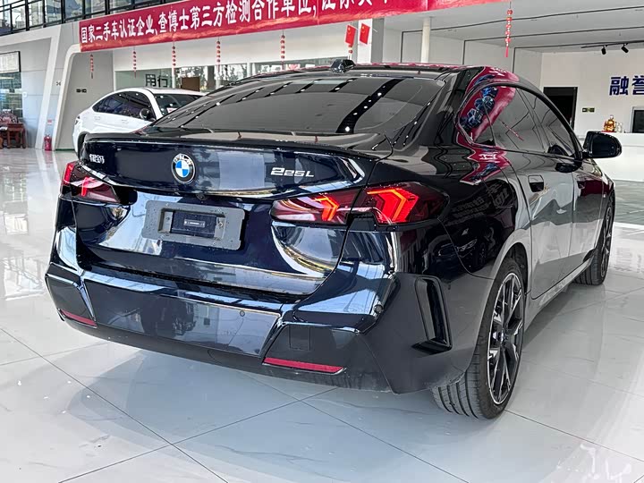 BMW 2 Series 2025 2025款 225L M运动曜夜套装