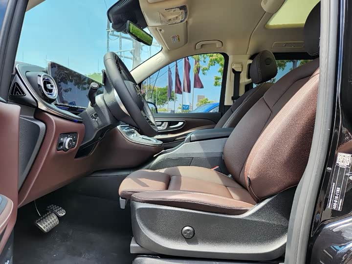 Mercedes-Benz V-Class 2024 2024款 V 300 L 长轴距尊贵版