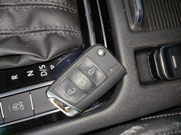 Volkswagen Magotan 2025 2025款 众享款 280TSI DSG舒适型