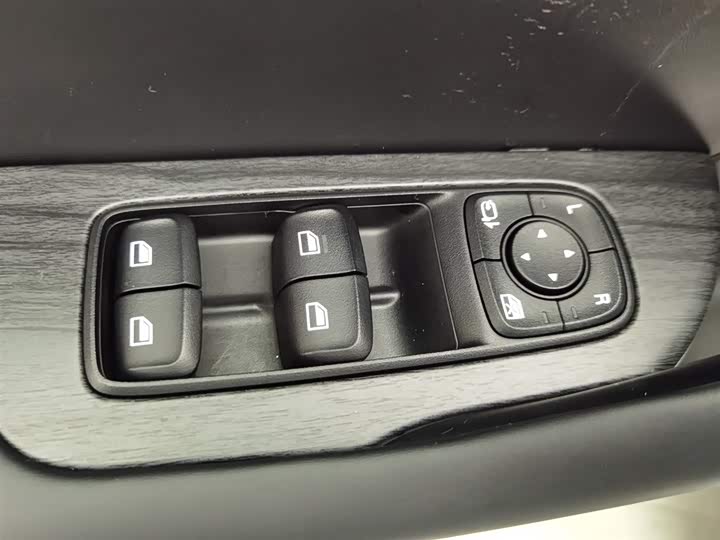 Roewe D7 2025 2025款 DMH 125km 世界冠军卓越版