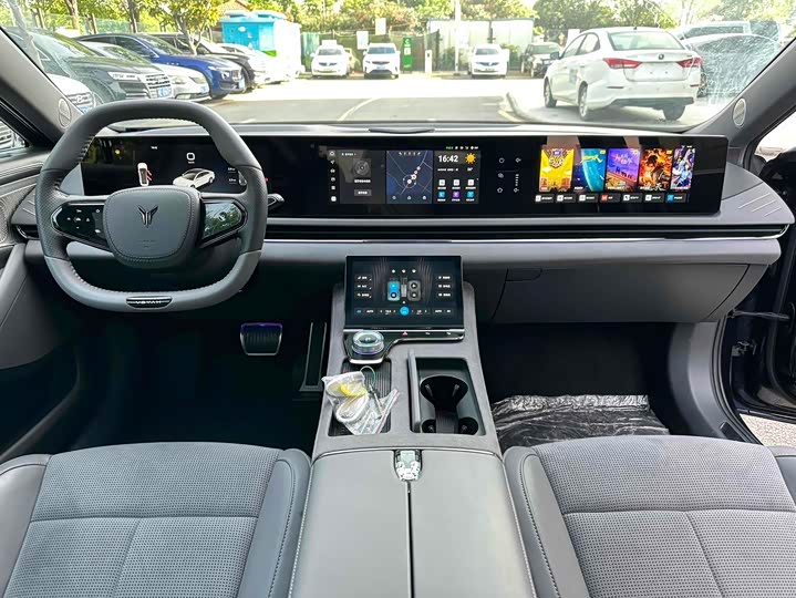 Voyah Passion 2024 2024款 PHEV 四驱超长续航旗舰版