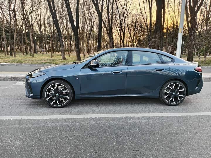 BMW 2 Series 2025 2025款 225L M运动曜夜套装