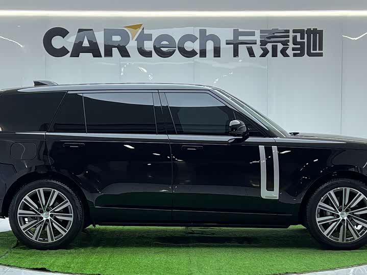 Land Rover Range Rover 2025 2025款 3.0 L6 400PS 创世加长版