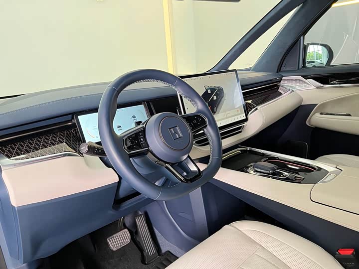 Zeekr 009 2024 2024款 六座行政版四驱 108kWh