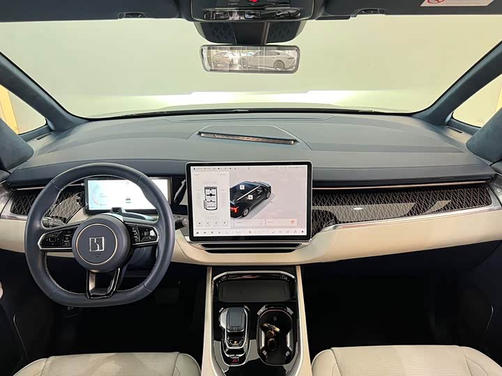 Zeekr 009 2024 2024款 六座行政版四驱 108kWh