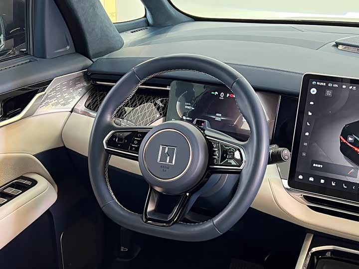 Zeekr 009 2024 2024款 六座行政版四驱 108kWh