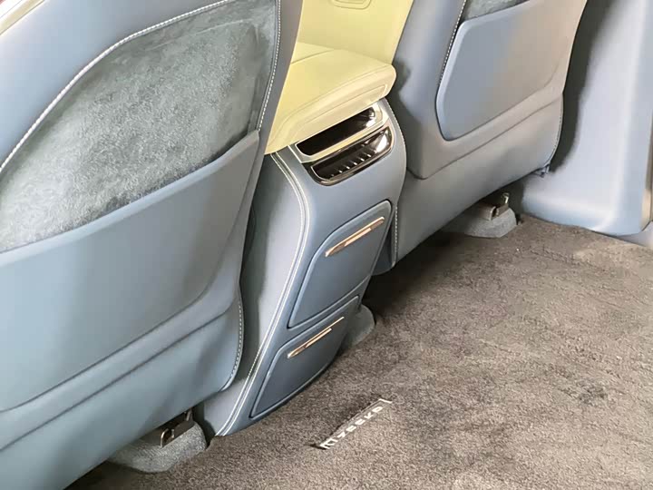 Zeekr 009 2024 2024款 六座行政版四驱 108kWh