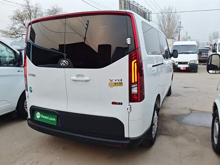 Maxus V70 2023 2023款 2.0T 精英版 自动长轴低顶 6/7座