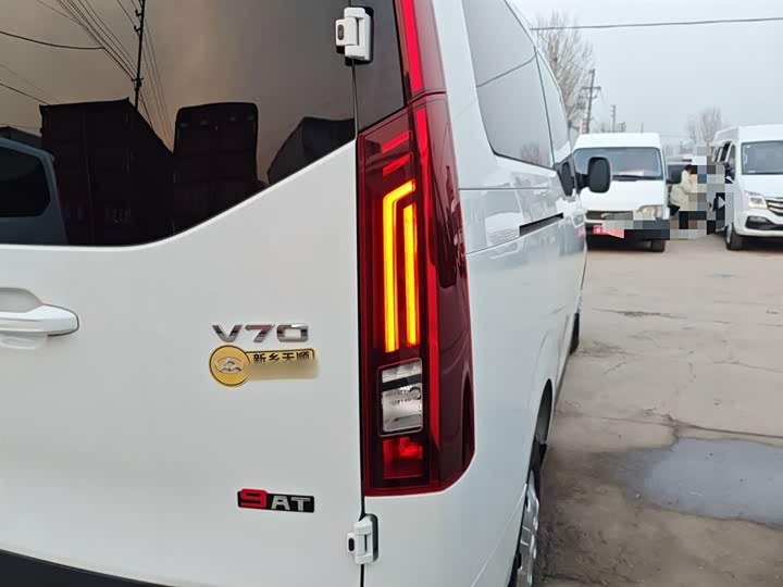 Maxus V70 2023 2023款 2.0T 精英版 自动长轴低顶 6/7座