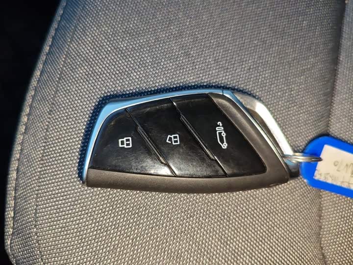 Maxus V70 2023 2023款 2.0T 精英版 自动长轴低顶 6/7座