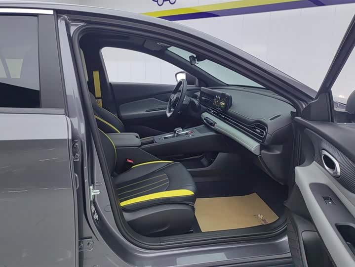 GAC Trumpchi Empow R 2023 2023款 影豹H 高能混动版