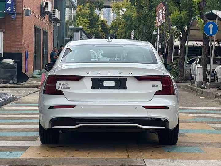 Volvo S60 2025 2025款 B5 智雅运动版