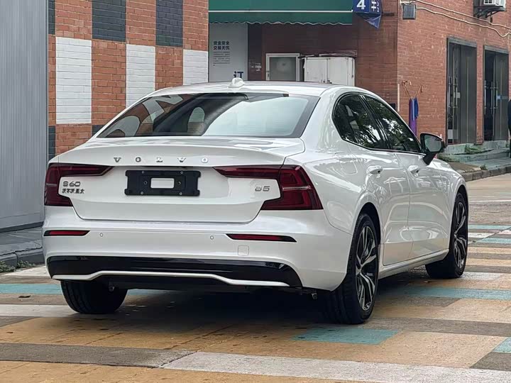 Volvo S60 2025 2025款 B5 智雅运动版