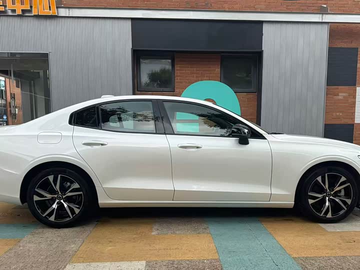 Volvo S60 2025 2025款 B5 智雅运动版