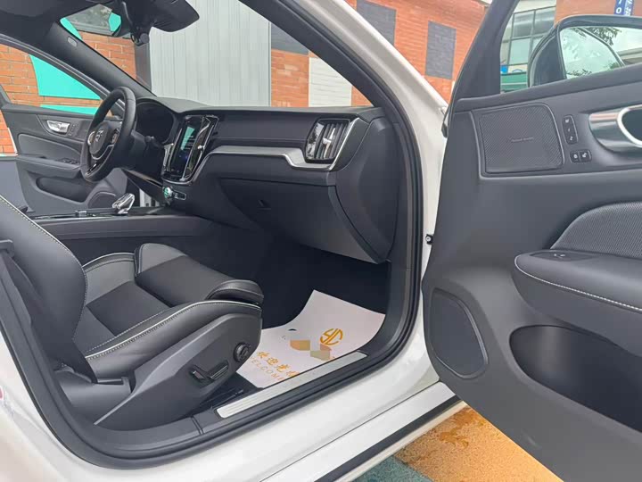 Volvo S60 2025 2025款 B5 智雅运动版