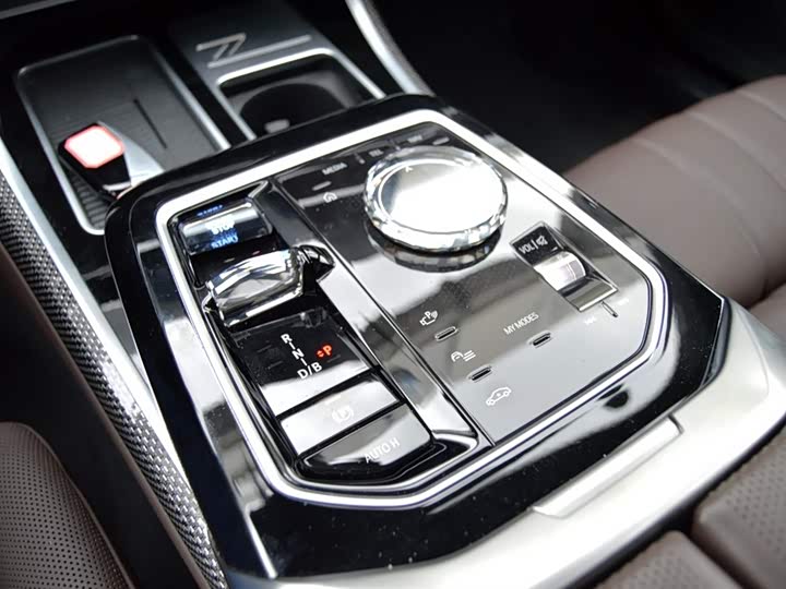 BMW i7 2023 2023款 eDrive50L 尊享M运动套装