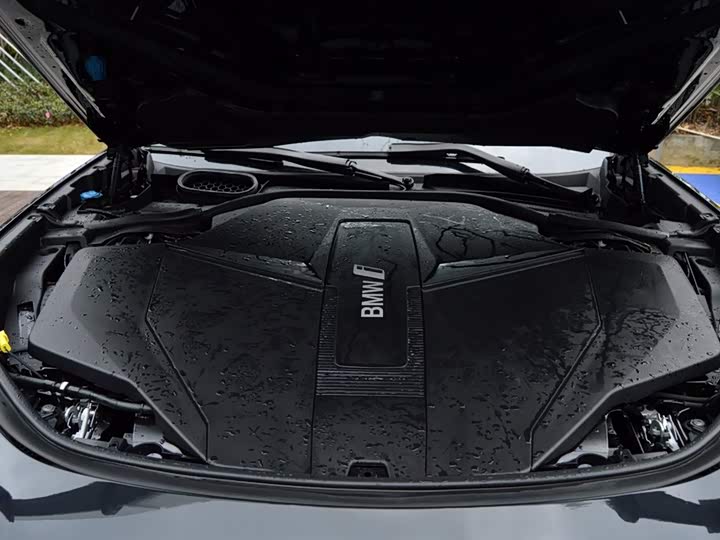 BMW i7 2023 2023款 eDrive50L 尊享M运动套装