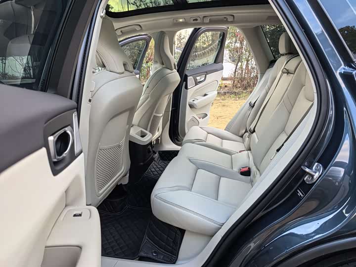 Volvo XC60 Hybrid 2025 2025款 插电式混动 长续航四驱智雅豪华版