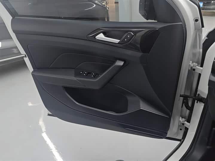 Volkswagen Tharu 2025 2025款 新锐 300TSI 锐享版