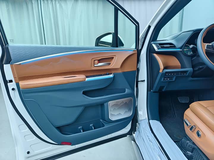 Toyota Granvia 2026 2026款 2.5L混动 舒适版