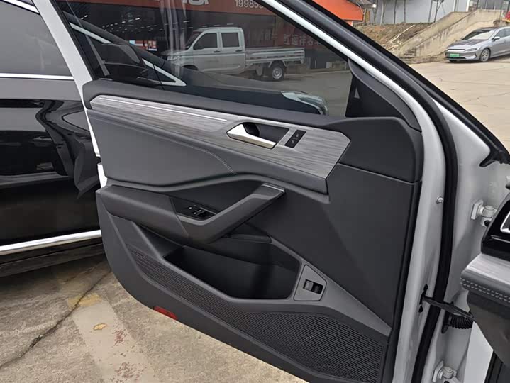 Volkswagen Sagitar L 2025 2025款 300TSI DSG超越版