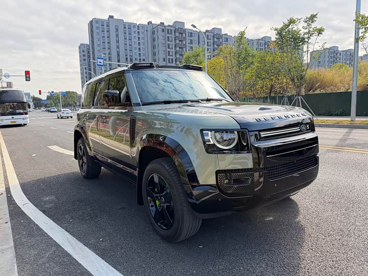 Land Rover Defender 2025 2025款 110 3.0T P400 X-Dynamic HSE