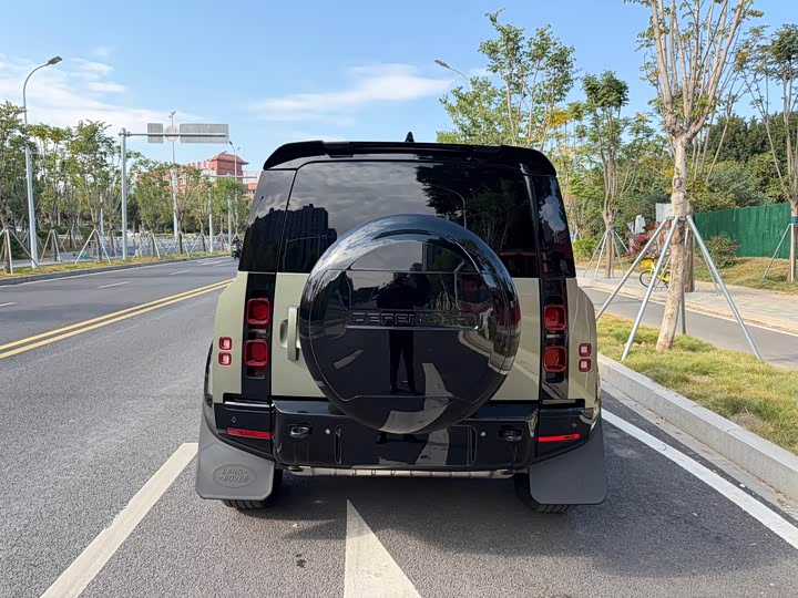 Land Rover Defender 2025 2025款 110 3.0T P400 X-Dynamic HSE