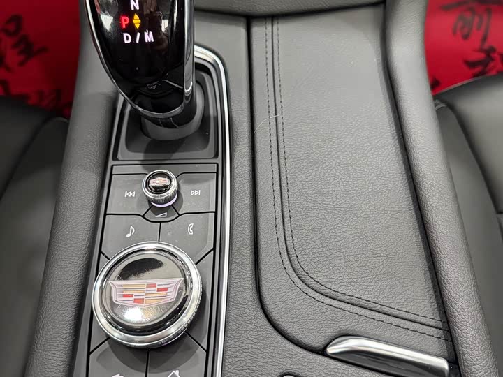 Cadillac XT6 2022 2022款 2.0T 六座四驱豪华型标准版