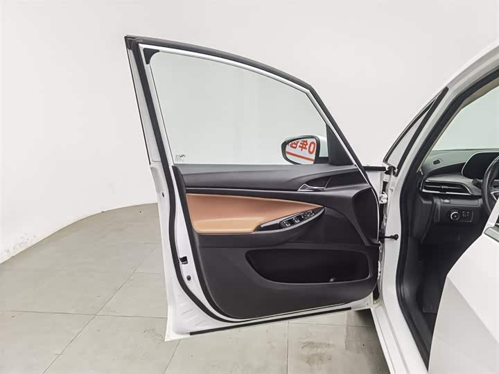 Buick GL6 2021 2021款 323T 轻混动互联豪华型