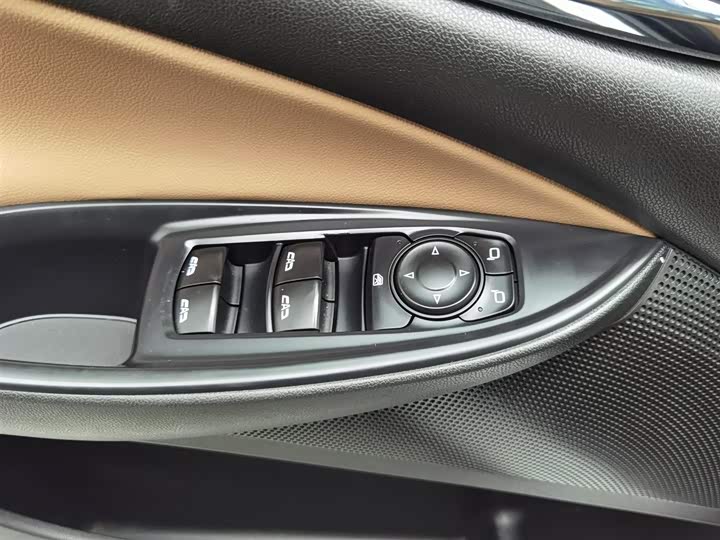 Buick GL6 2021 2021款 323T 轻混动互联豪华型