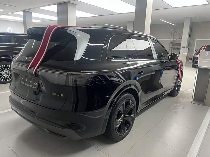 Aito M8 2025 2025款 纯电 Ultra 六座四驱版