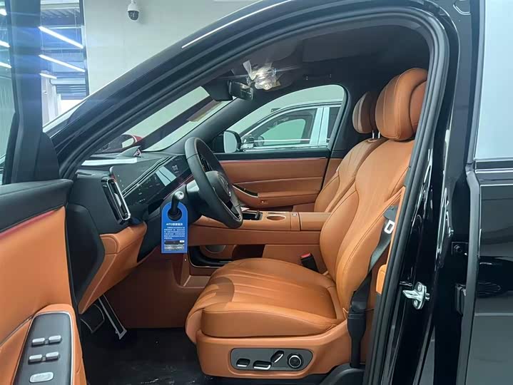 Aito M8 2025 2025款 纯电 Ultra 六座四驱版