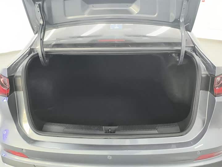 Roewe i5 2023 2023款 1.5L CVT尊荣版