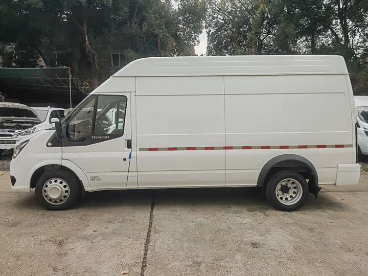 Ford Transit New 2022 2022款 2.2T手动物流车Pro中轴7座中高顶