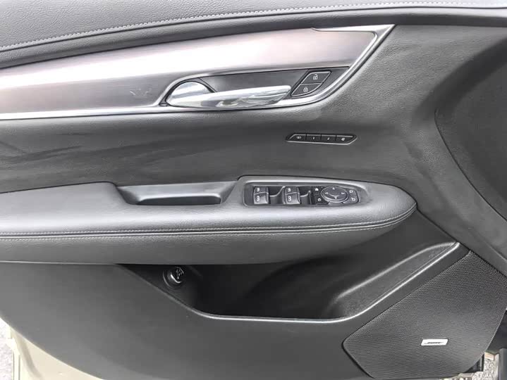 Cadillac XT6 2022 2022款 2.0T 六座四驱豪华型