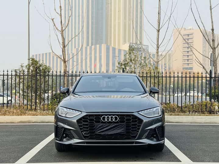 Audi A4L 2025 2025款 200万辆悦享版 40 TFSI 豪华动感型