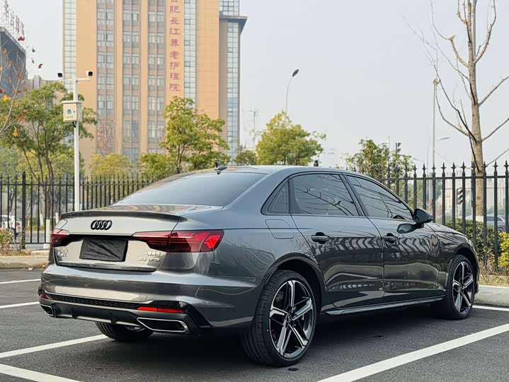 Audi A4L 2025 2025款 200万辆悦享版 40 TFSI 豪华动感型