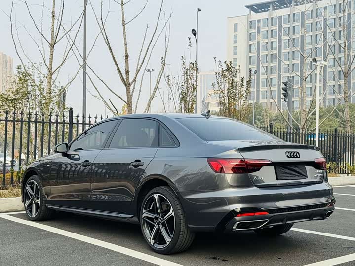 Audi A4L 2025 2025款 200万辆悦享版 40 TFSI 豪华动感型