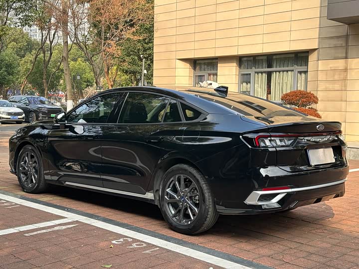 Ford Mondeo 2025 2025款 2.0T EcoBoost 豪华型