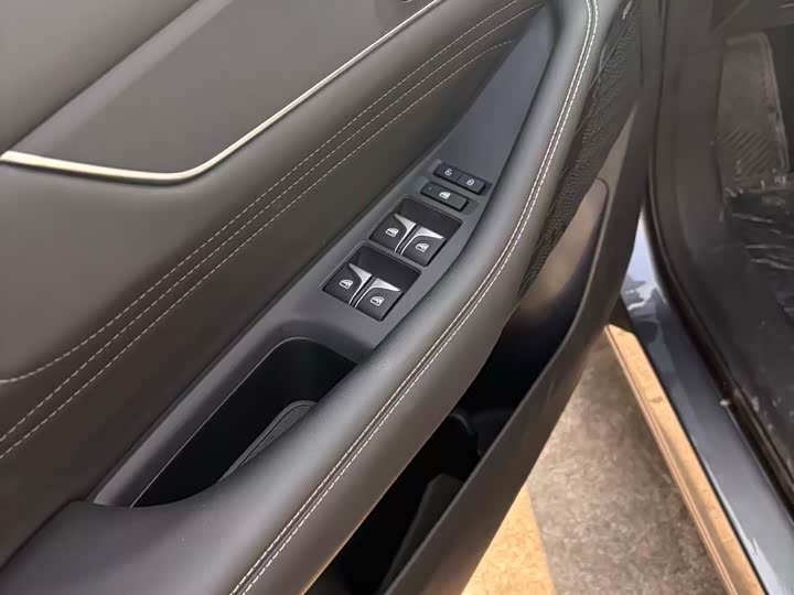 Changan UNI-K 2024 2024款 2.0T 两驱悦尚型