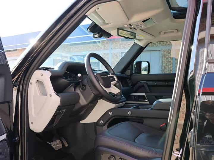 Land Rover Defender 2024 2024款 110 3.0T P400 暗黑特别版
