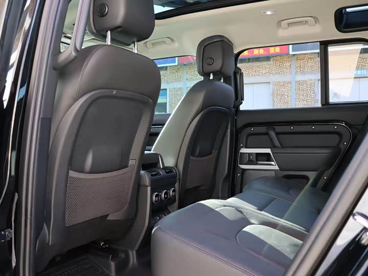 Land Rover Defender 2024 2024款 110 3.0T P400 暗黑特别版