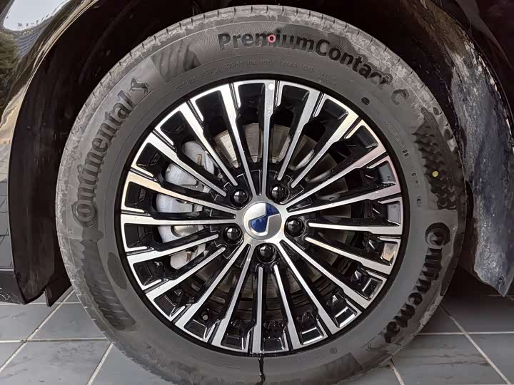 Denza D9 2025 2025款 DM-i 智驾版 1020 四驱旗舰型