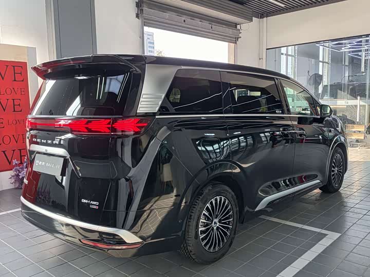 Denza D9 2025 2025款 DM-i 智驾版 1020 四驱旗舰型