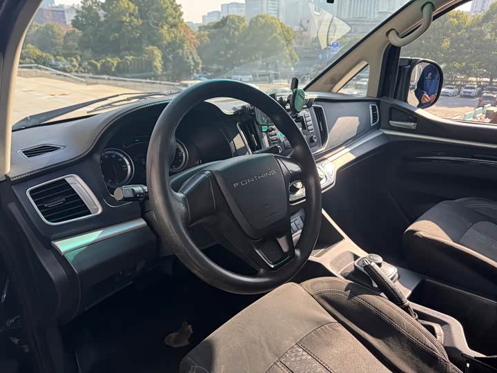 Dongfeng Forthing Lingzhi M5 EV 2022 2022款 普通版 基本型 7座